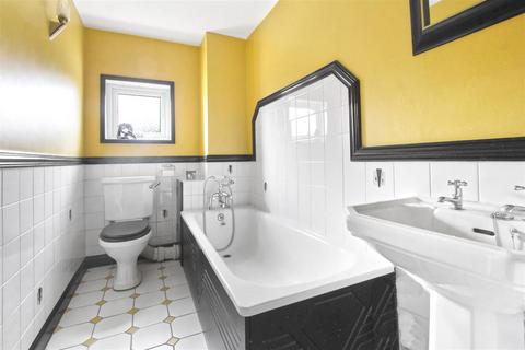 7 Shaw Close, Cheshunt, Waltham Cross, EN8 0HD