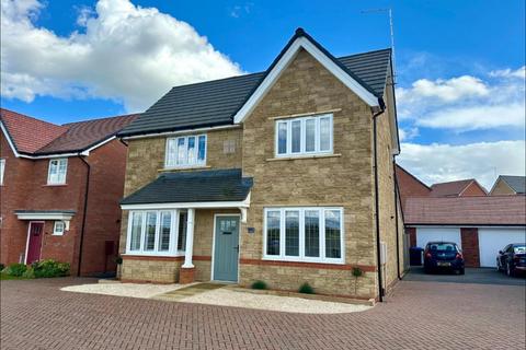4 bedroom detached house to rent, Vokes Close, Boughton, Northampton NN2