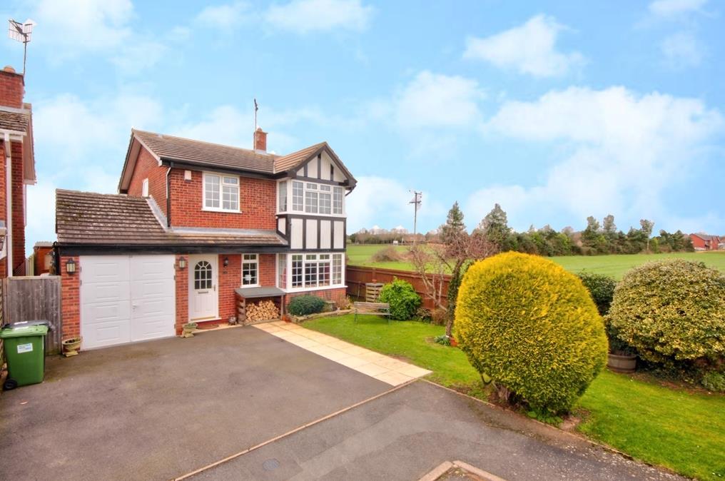 Hughes Close, Harvington, Evesham 4 bed detached house for sale £439,950