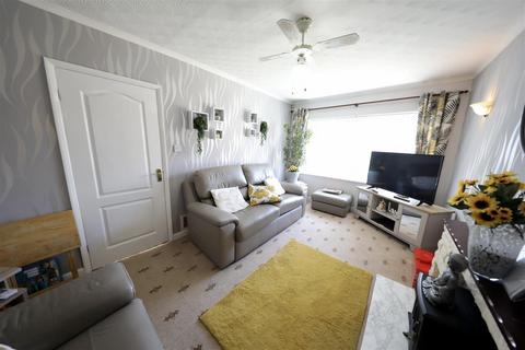 2 bedroom semi-detached bungalow for sale, Thorndale, Hull