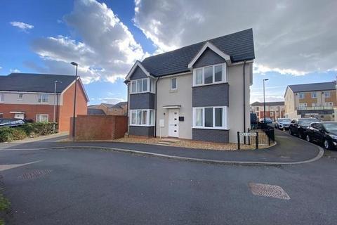 3 bedroom detached house to rent, Holly Gardens, Patchway, Bristol