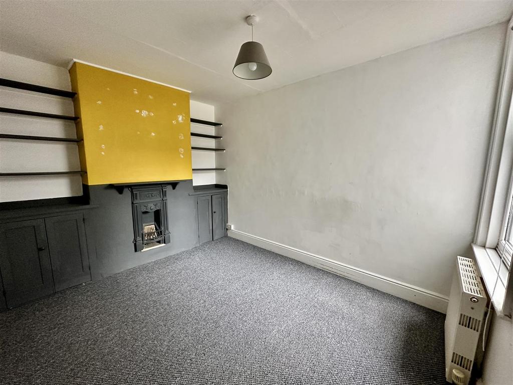 Pelham Road, Cowes 3 bed terraced house for sale £228,000