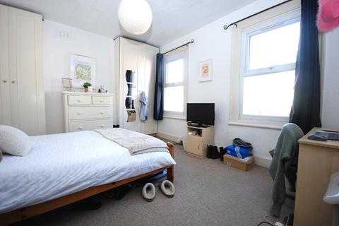4 bedroom house to rent - Trevelyan Road, London SW17