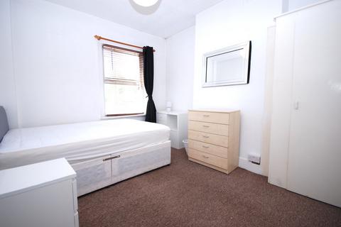 4 bedroom house to rent, Trevelyan Road, London SW17