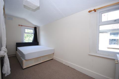 4 bedroom house to rent, Trevelyan Road, London SW17