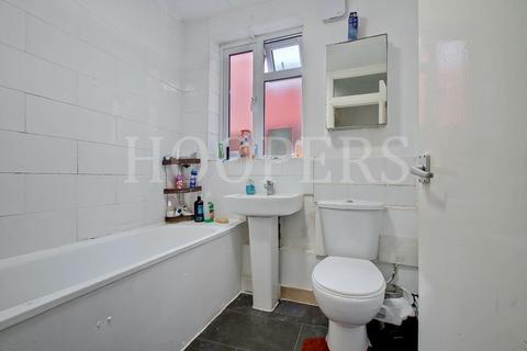 1 bedroom ground floor flat for sale, High Road, London, NW10