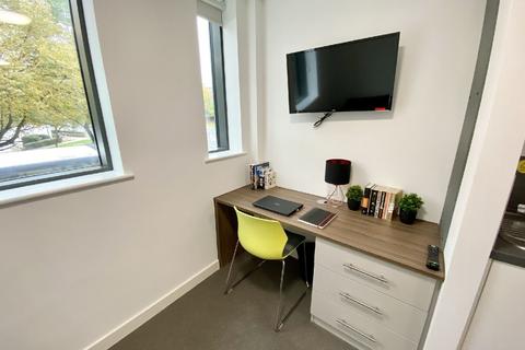 Studio to rent, Birmingham B15