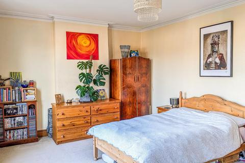 92 Tuffley Avenue, Gloucester, GL1 5LZ