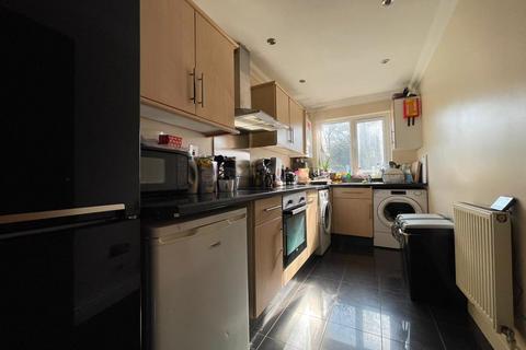 1 bedroom in a house share to rent, The Lindens, Ealing, London, W5