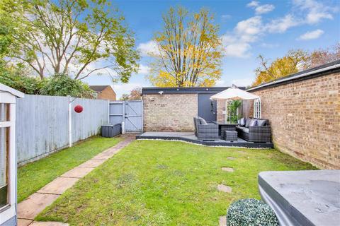 81 Caling Croft, New Ash Green, Longfield, DA3 8PY