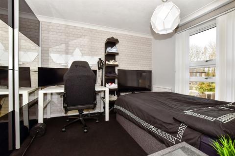 81 Caling Croft, New Ash Green, Longfield, DA3 8PY