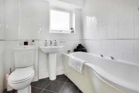 81 Caling Croft, New Ash Green, Longfield, DA3 8PY
