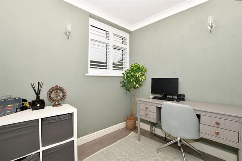 41 Godalming Avenue, Wallington, SM6 8NP