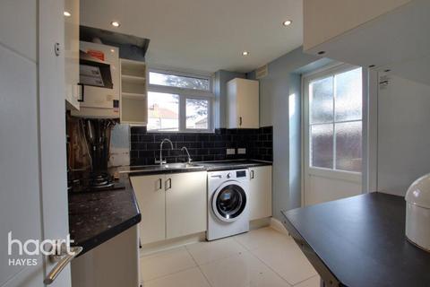 2 bedroom flat to rent, Laburnum Road, Hayes