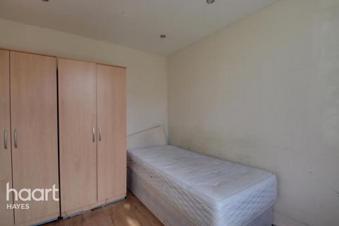 2 bedroom flat to rent, Laburnum Road, Hayes