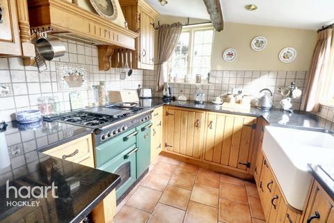 3 bedroom cottage for sale, South Street, Rochford