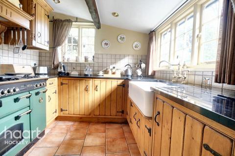 3 bedroom cottage for sale, South Street, Rochford