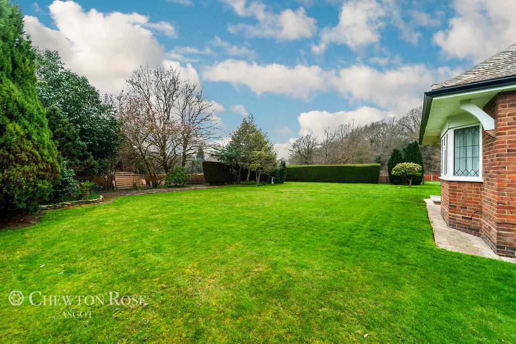 Chobham Road, WOKING 4 bed detached house for sale £1,300,000