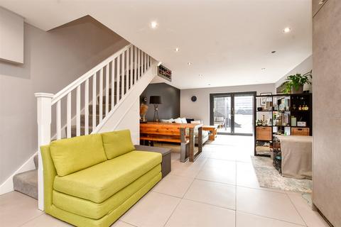 12 Hanno Close, Wallington, SM6 9BZ