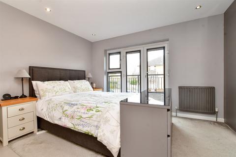 12 Hanno Close, Wallington, SM6 9BZ