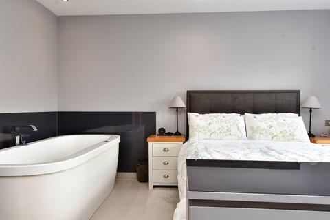 12 Hanno Close, Wallington, SM6 9BZ