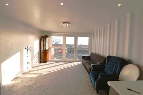 2 bedroom flat to rent, Monarch Way, Ilford IG2