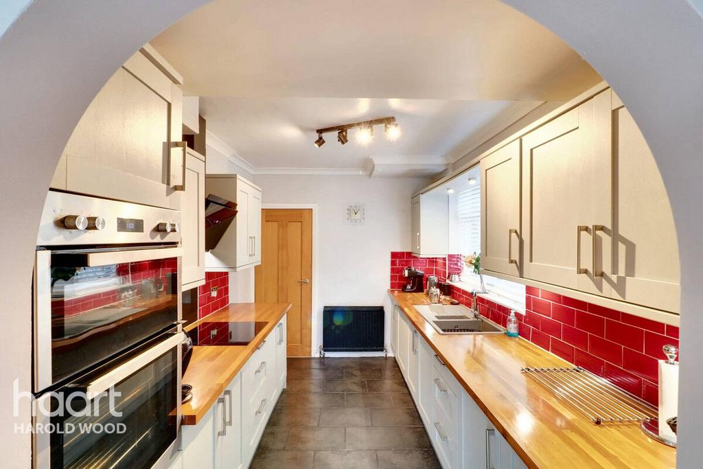 Thurso Close, Harold Wood 3 bed semidetached house for sale £475,000