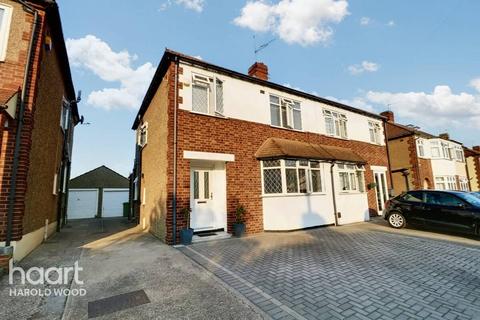 30 Thurso Close, Romford, RM3 0YS