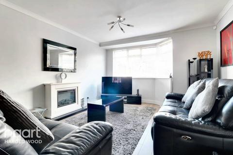 30 Thurso Close, Romford, RM3 0YS