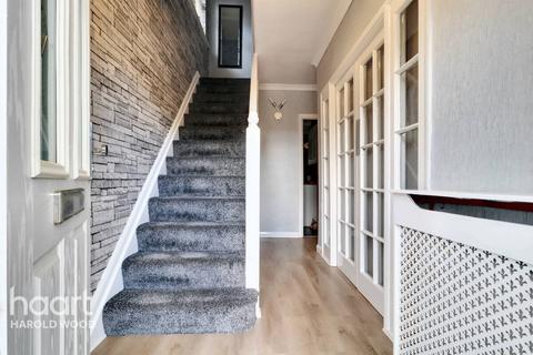 30 Thurso Close, Romford, RM3 0YS