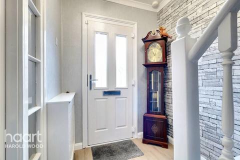 30 Thurso Close, Romford, RM3 0YS