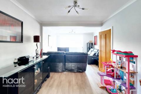 30 Thurso Close, Romford, RM3 0YS