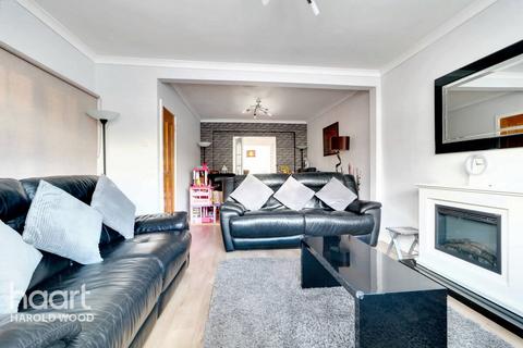 30 Thurso Close, Romford, RM3 0YS