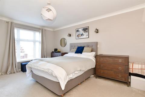 9 Abbotts Close, Rochester, ME1 3AZ