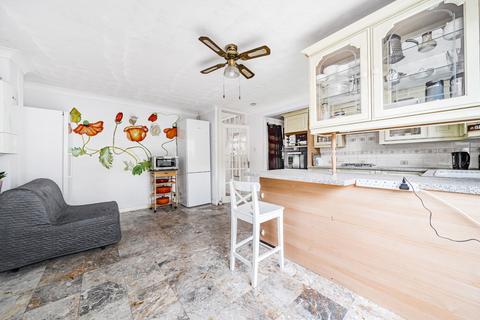 28 Wimborne Close, London, SE12 8PH