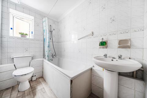 28 Wimborne Close, London, SE12 8PH