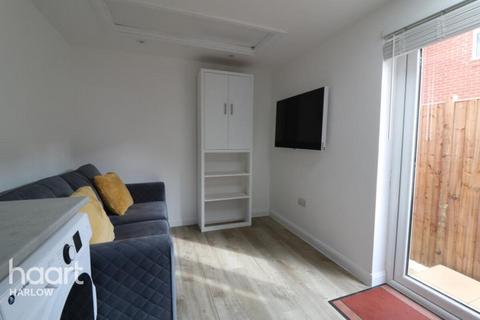 Studio to rent, Arthur Martin-Leake Way, Ware