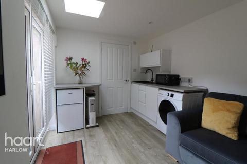 Studio to rent, Arthur Martin-Leake Way, Ware