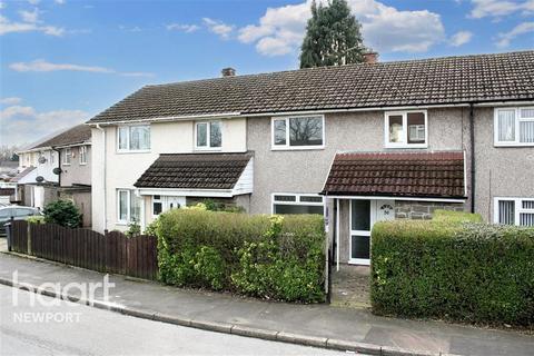 Oakfield - 3 bedroom end of terrace house to rent