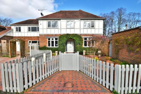 4 bedroom detached house to rent, Westminster Drive, Acton, Wrexham, LL12