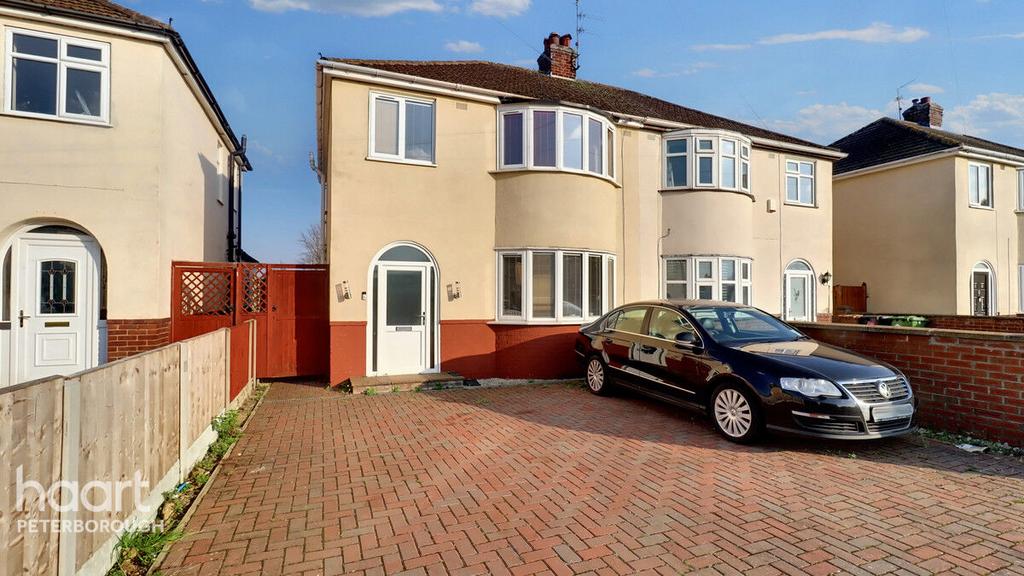 Southfields Drive, Peterborough 3 bed semidetached house for sale £
