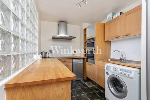 1 bedroom apartment for sale, Corrib Court, 49 Crothall Close, London, N13