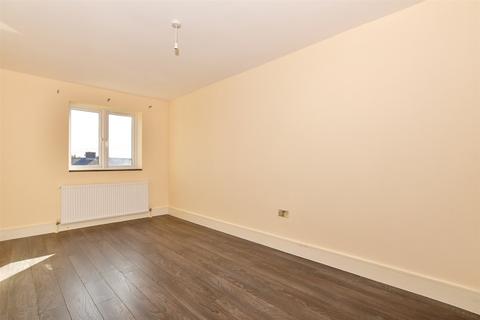 1b Grayne Avenue, Isle Of Grain, Rochester, ME3 0DF