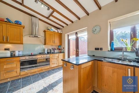 22 Ravenswood Close, Romford, RM5 2UD