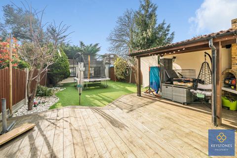 22 Ravenswood Close, Romford, RM5 2UD