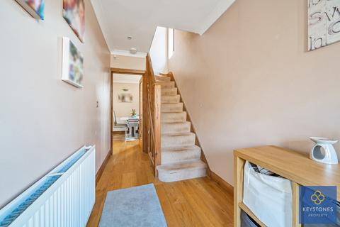 22 Ravenswood Close, Romford, RM5 2UD
