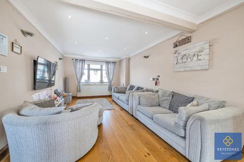 22 Ravenswood Close, Romford, RM5 2UD