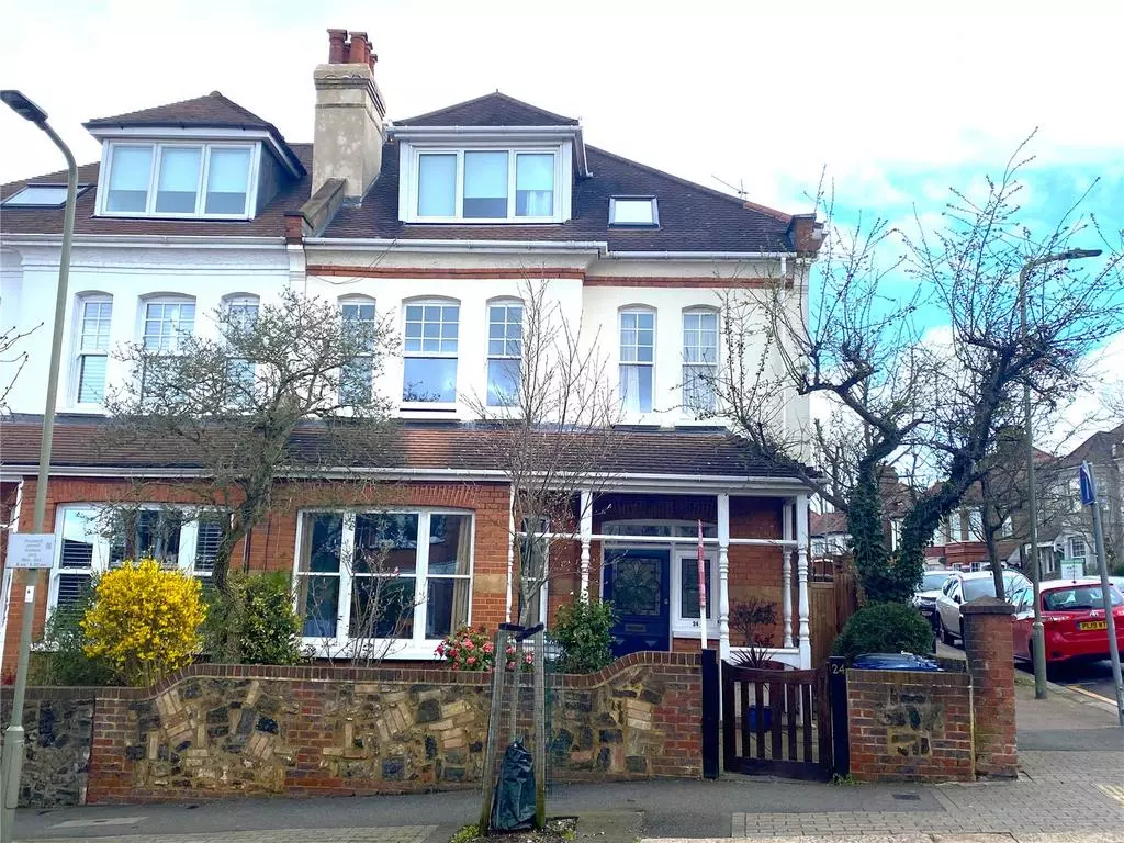 5 bedroom semi-detached house for sale