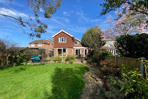 4 bedroom detached house for sale, Collins Way, Hutton, Brentwood, Essex, CM13