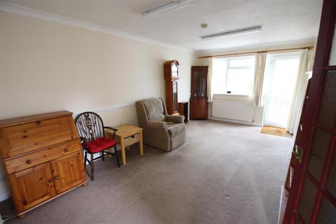2 bedroom property for sale, Dudley Close, Whitehill